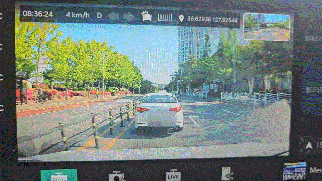 본문 이미지 - 고교생이 다가오는 장면(피해 학부모 제공. 재판매 및 DB금지) 