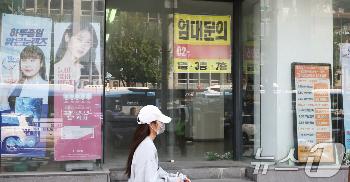 (서울=뉴스1) 허경 기자 = 전국은행연합회는 은행권이 소상공인을 지원하기 위해 마련한 '폐업자 지원 프로그램'과 '햇살론 119'를 이달 말부터 본격 시행한다고 지난 27일 밝혔 …