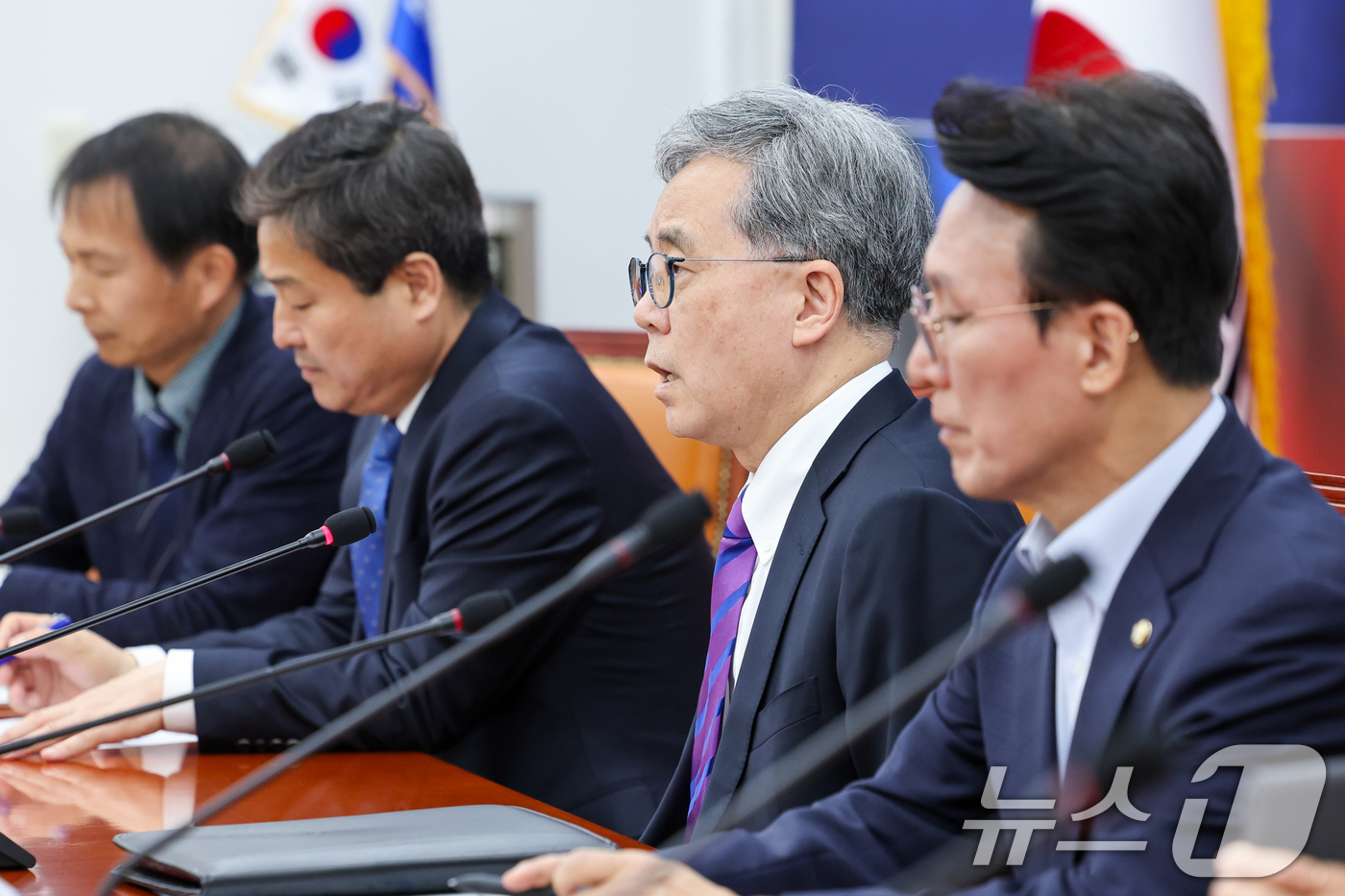 (서울=뉴스1) 안은나 기자 = 김현종 더불어민주당 트럼프 행정부 관세정책 대응을 위한 통상안보TF 단장이 28일 오후 서울 여의도 국회에서 열린 TF 2차 회의에 참석해 모두 발 …