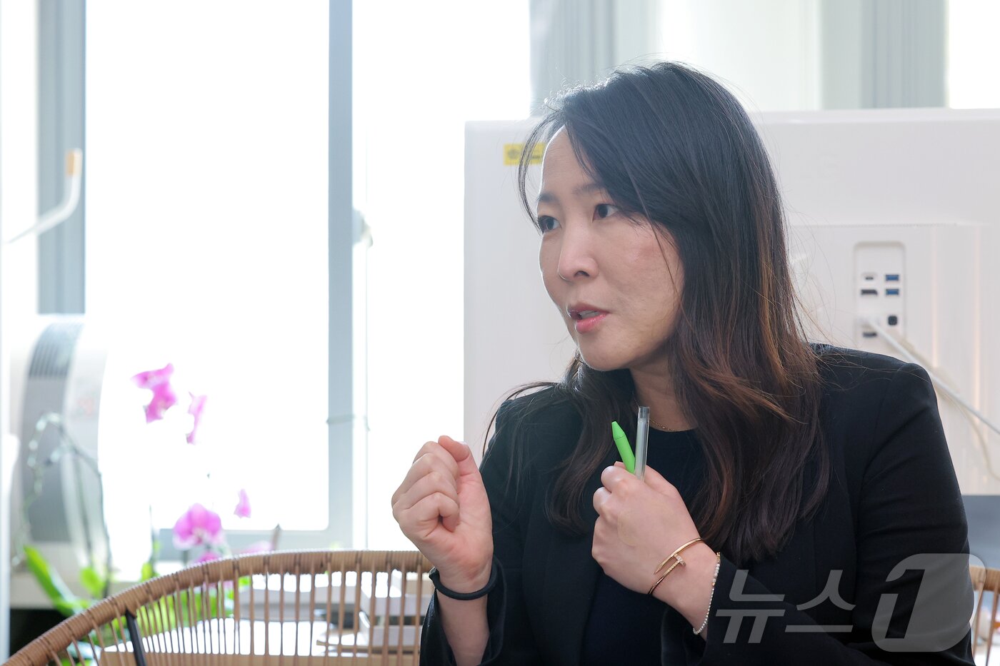 본문 이미지 - 고민희 이화여대 정치외교학과 교수가 28일 오후 서울 서대문구 대현동 이화여자대학교 교수 연구실에서 뉴스1과 인터뷰를 하고 있다. ⓒ News1 박정호 기자