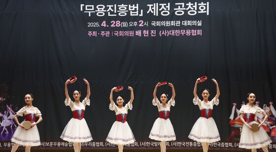 국회서 펼쳐치는 발레 무용