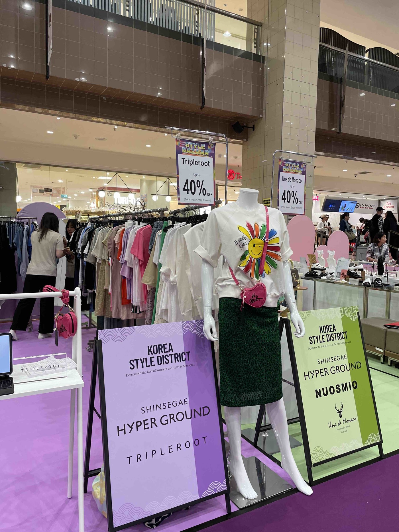 (서울=뉴스1) = 신세계백화점은 K패션 해외 진출 지원 플랫폼임 '신세계 하이퍼그라운드(구 K패션82)가 일본 도쿄의 백화점 이세탄 신주쿠점과 싱가폴 다카시마야 백화점에서 K패션 …