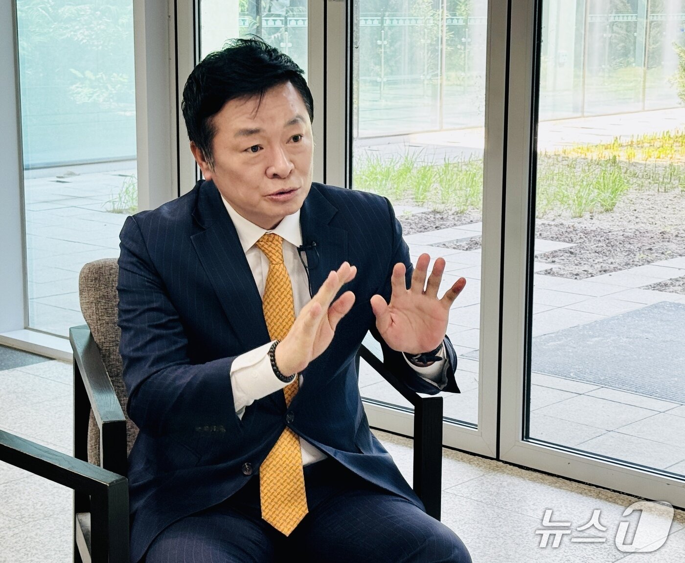 본문 이미지 - 김철근 개혁신당 사무총장 겸 이준석 대통령 예비후보 캠프 종합상황실장이 25일 서울 여의도 국회에서 뉴스1 취재진과 만나 인터뷰 질문에 답하고 있다. 2025.4.25./뉴스1