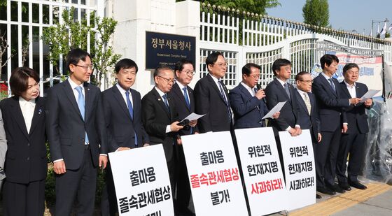 韓대행 출마용 관세협상 규탄하는 민주당 초선 의원들