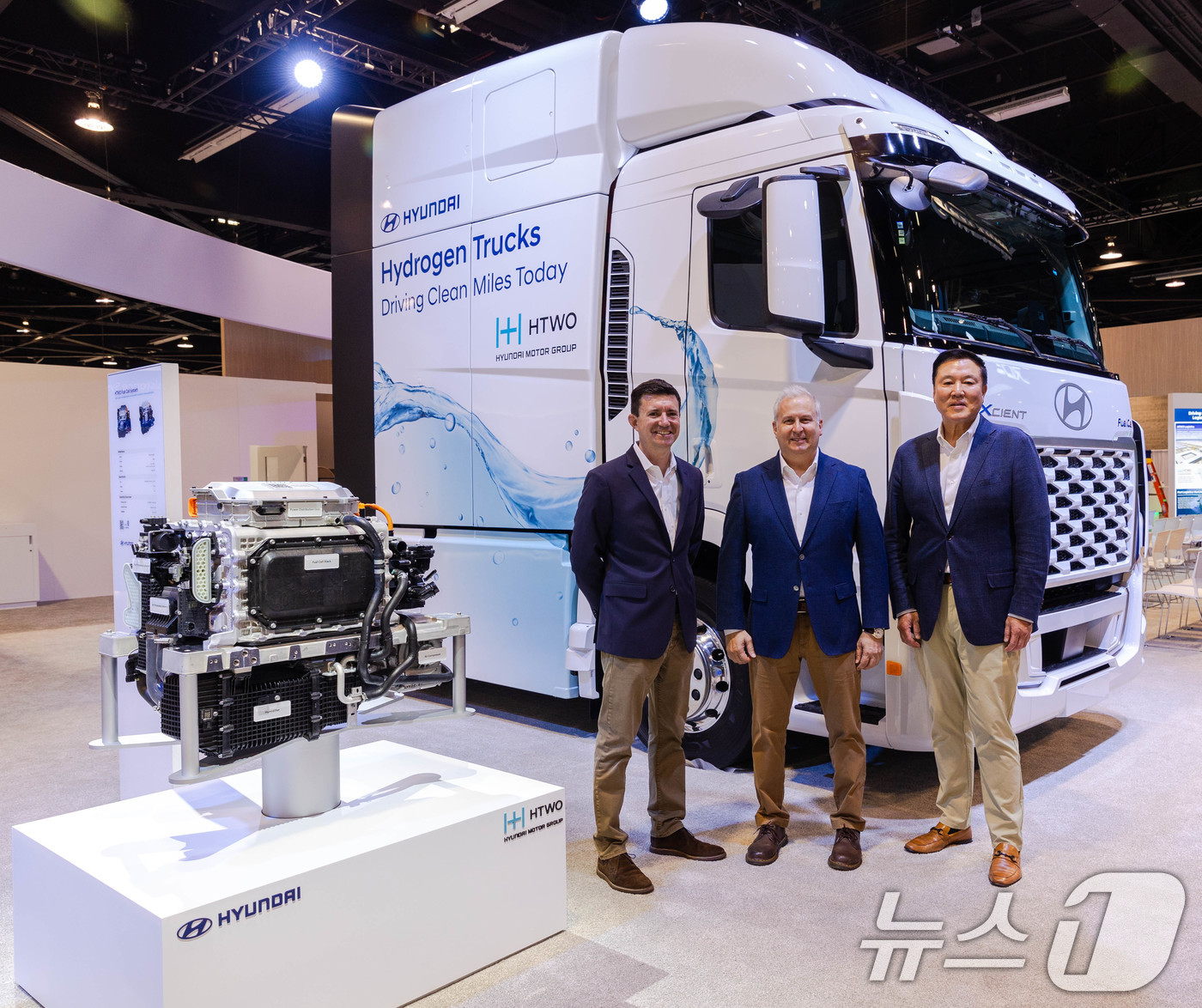 (서울=뉴스1) = 현대자동차가 28일(현지시간) 미국 캘리포니아 애너하임 컨벤션센터에서 열린 청정 운송수단 박람회 'ACT 엑스포 2025'에서 안정성 및 편의성을 대폭 강화한 …