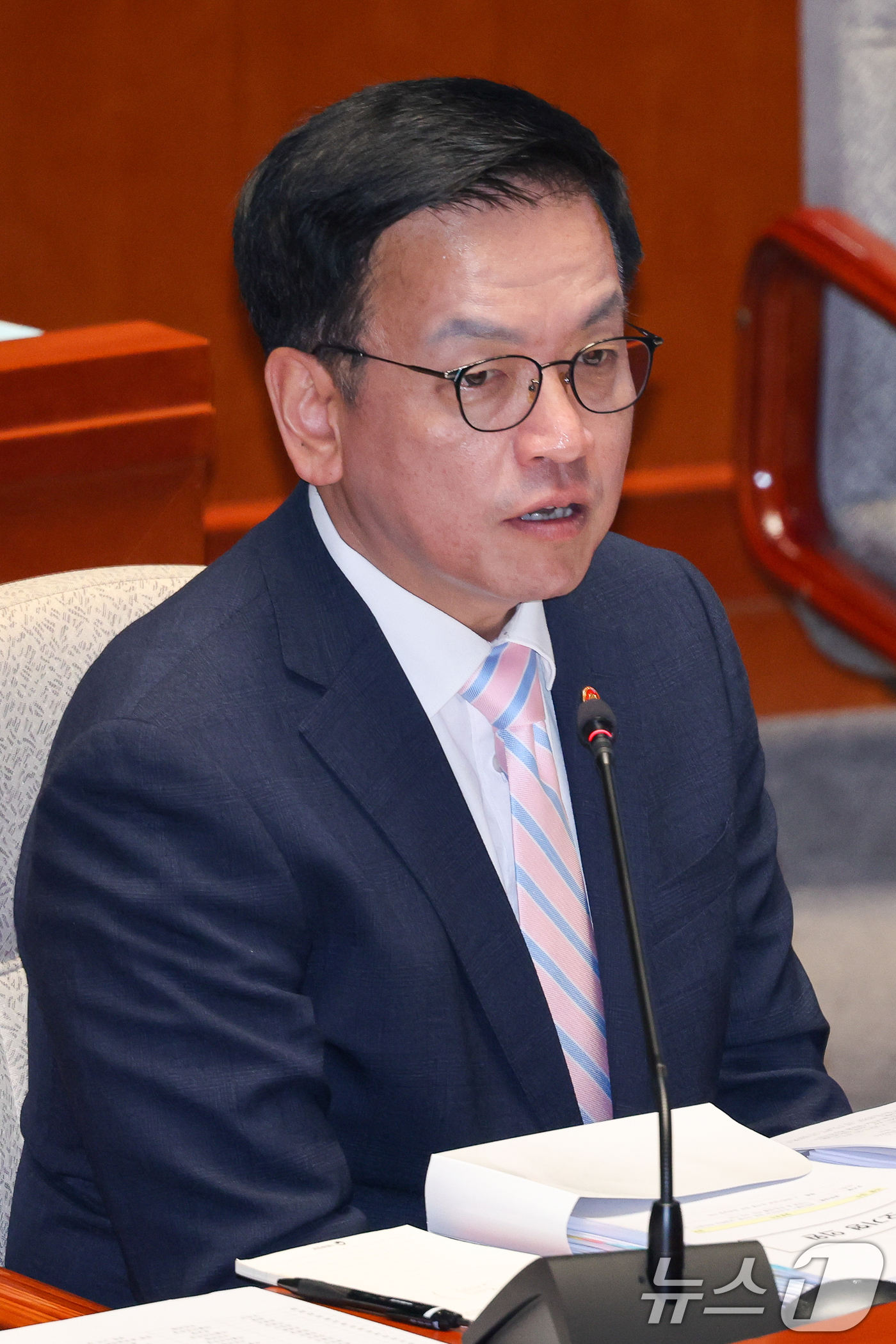 (서울=뉴스1) 안은나 기자 = 최상목 경제부총리 겸 기획재정부 장관이 29일 서울 여의도 국회에서 열린 예산결산특별위원회 제424회국회(임시회) 제2차 전체회의에 출석해 추경안 …