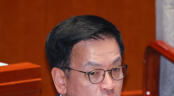 답변하는 최상목 부총리