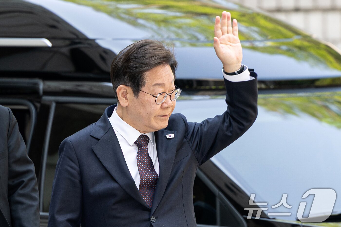 본문 이미지 - 이재명 더불어민주당 대선 후보가 29일 오전 서울 서초구 서울중앙지방법원에서 열린 &#39;대장동 배임 및 성남FC 뇌물&#39; 1심 속행 공판에 출석하고 있다. 2025.4.29/뉴스1 ⓒ News1 이승배 기자
