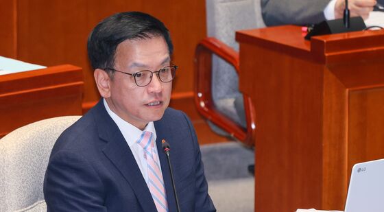 답변하는 최상목 부총리