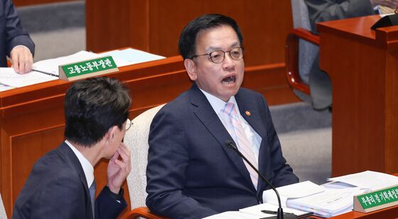 대화하는 최상목 부총리·김윤상 차관