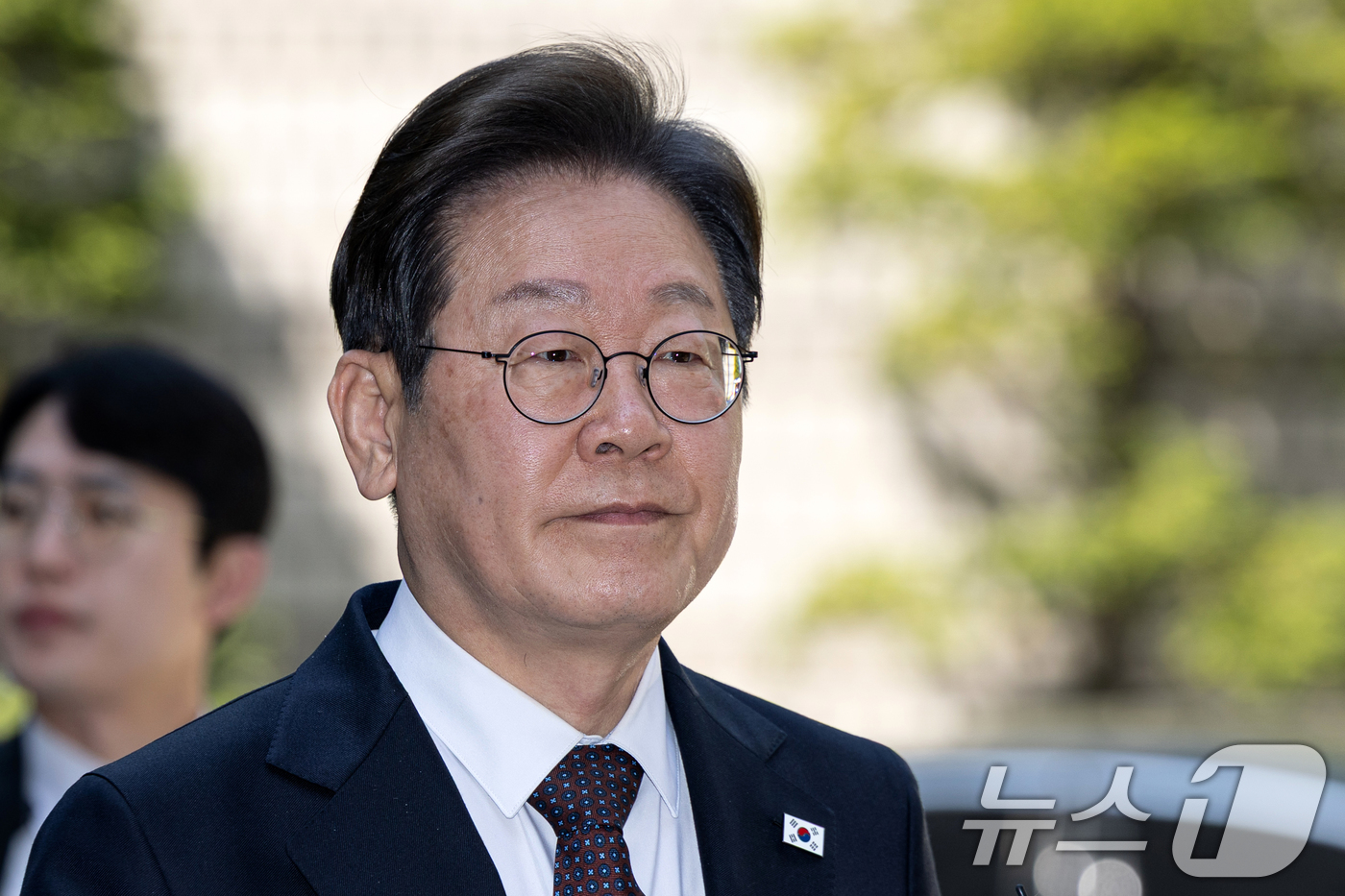 (서울=뉴스1) 이승배 기자 = 이재명 더불어민주당 대선 후보가 29일 오전 서울 서초구 서울중앙지방법원에서 열린 '대장동 배임 및 성남FC 뇌물' 1심 속행 공판에 출석하고 있다 …