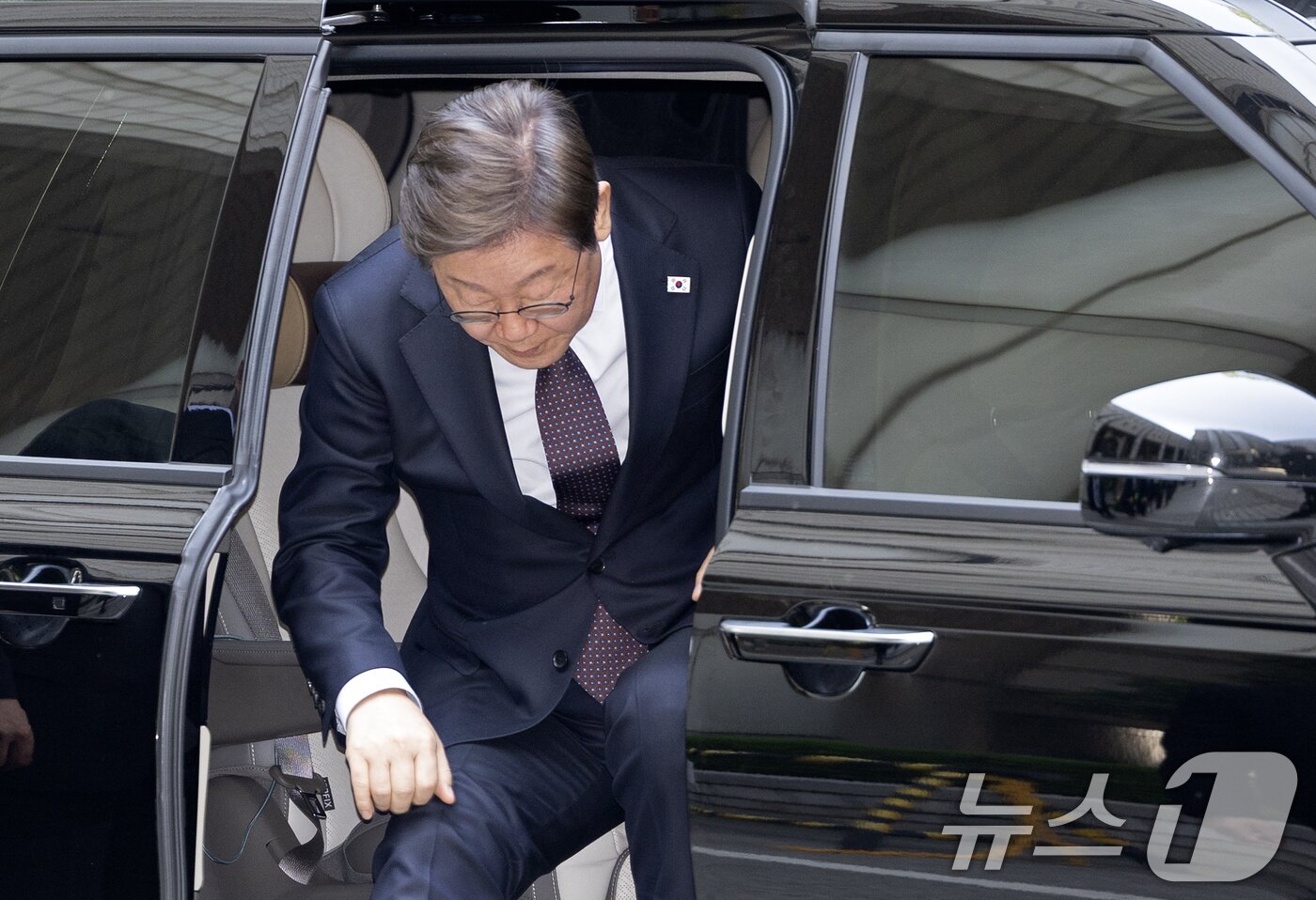 본문 이미지 - 이재명 더불어민주당 대선 후보가 29일 오전 서울 서초구 서울중앙지방법원에서 열린 &#39;대장동 배임 및 성남FC 뇌물&#39; 1심 속행 공판에 출석하고 있다. 2025.4.29/뉴스1 ⓒ News1 이승배 기자