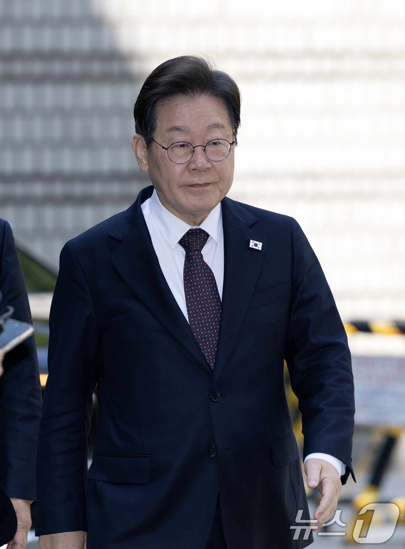 본문 이미지 - 이재명 더불어민주당 대선 후보가 29일 오전 서울 서초구 서울중앙지방법원에서 열린 &#39;대장동 배임 및 성남FC 뇌물&#39; 1심 속행 공판에 출석하고 있다. 2025.4.29/뉴스1 ⓒ News1 이승배 기자