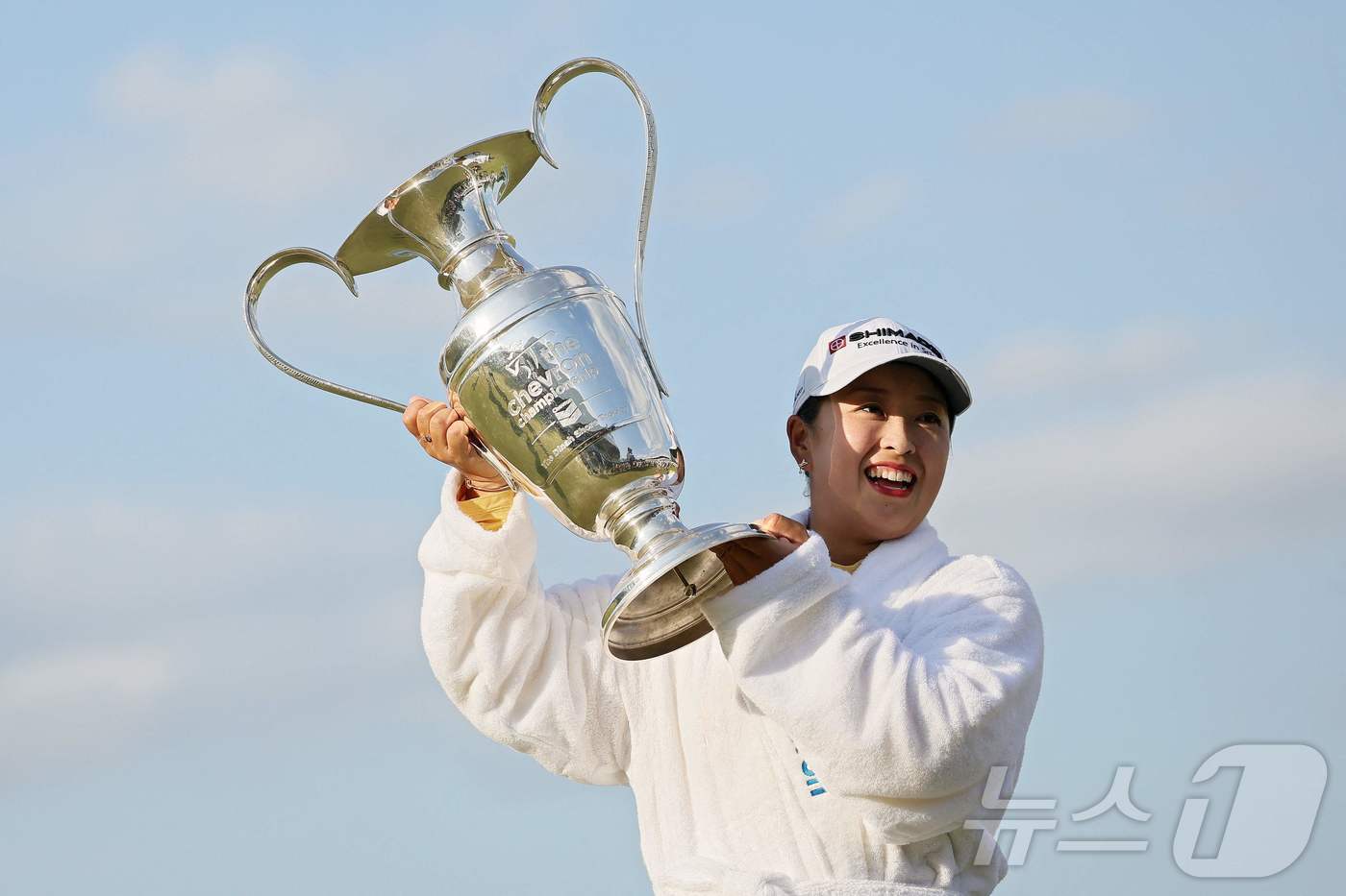 본문 이미지 - 메이저 챔피언이 된 사이고 마오(일본). ⓒ AFP=뉴스1
