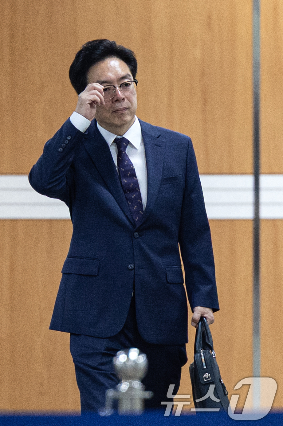 (서울=뉴스1) 이승배 기자 = '12·3 비상계엄' 사태 관련 내란중요임무종사 등 혐의로 기소된 윤승영 전 경찰청 국가수사본부 수사기획조정관이 29일 오전 서울 서초구 서울중앙지 …