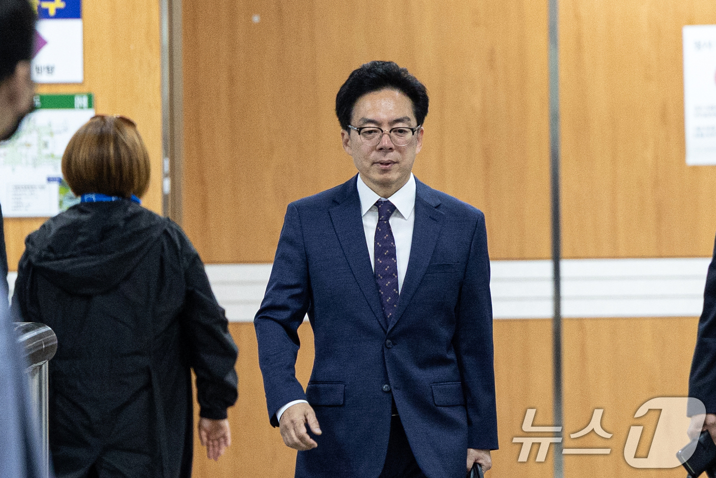 (서울=뉴스1) 이승배 기자 = '12·3 비상계엄' 사태 관련 내란중요임무종사 등 혐의로 기소된 윤승영 전 경찰청 국가수사본부 수사기획조정관이 29일 오전 서울 서초구 서울중앙지 …