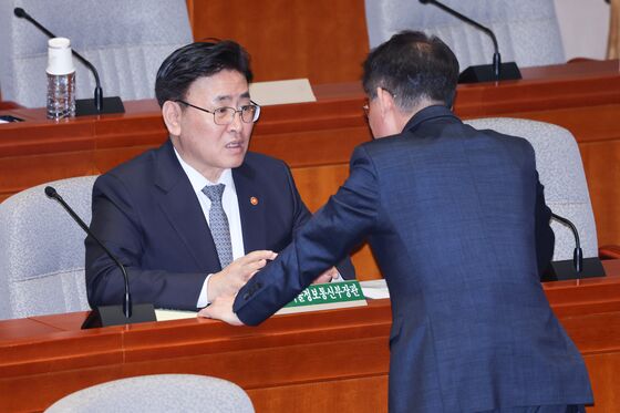 유심해킹 과태료 최대 3000만원뿐…과기장관 "SKT 손실 더 커"