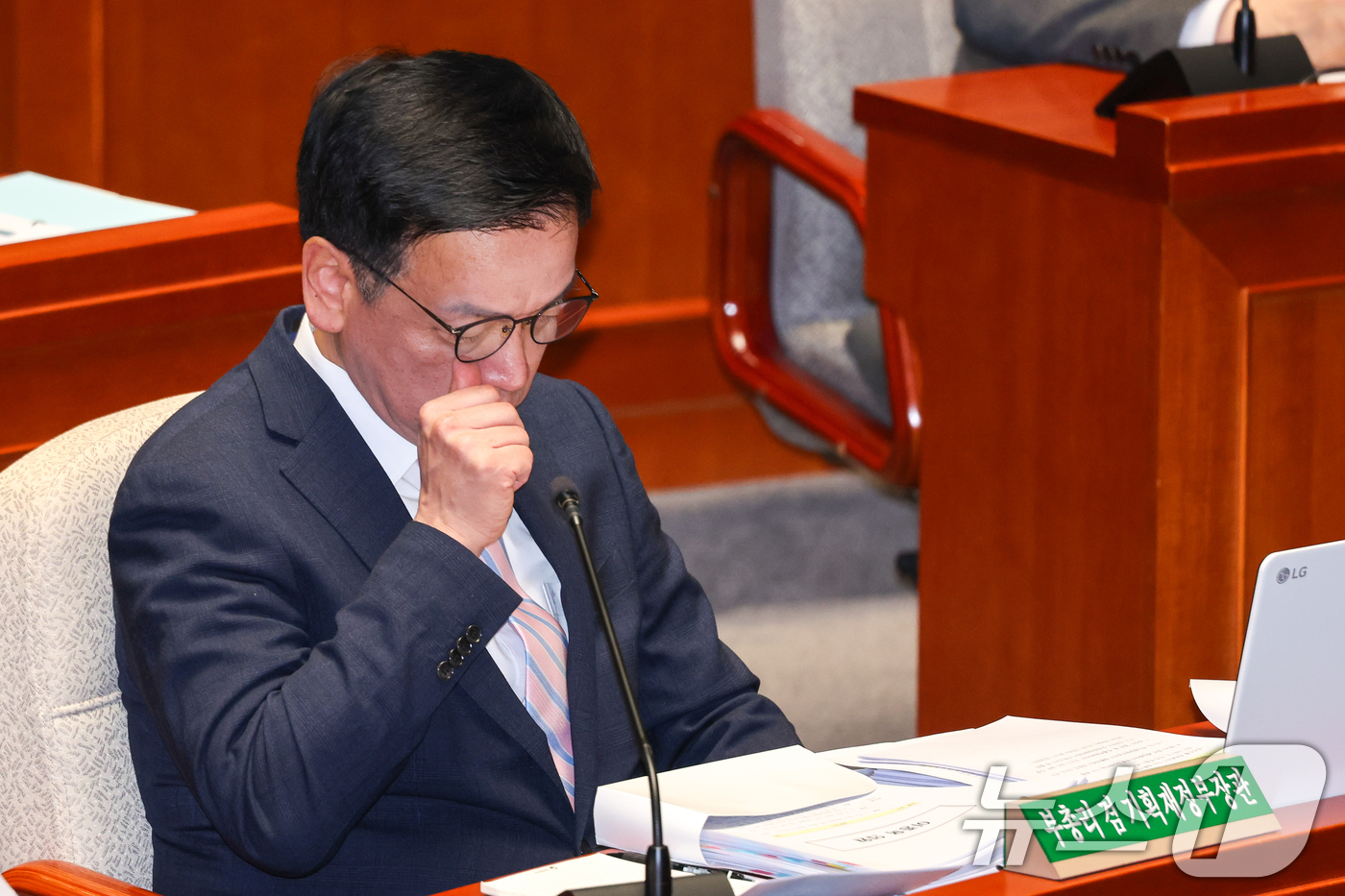 (서울=뉴스1) 안은나 기자 = 최상목 경제부총리 겸 기획재정부 장관이 29일 서울 여의도 국회에서 열린 예산결산특별위원회 제424회국회(임시회) 제2차 전체회의에 출석해 추경안 …