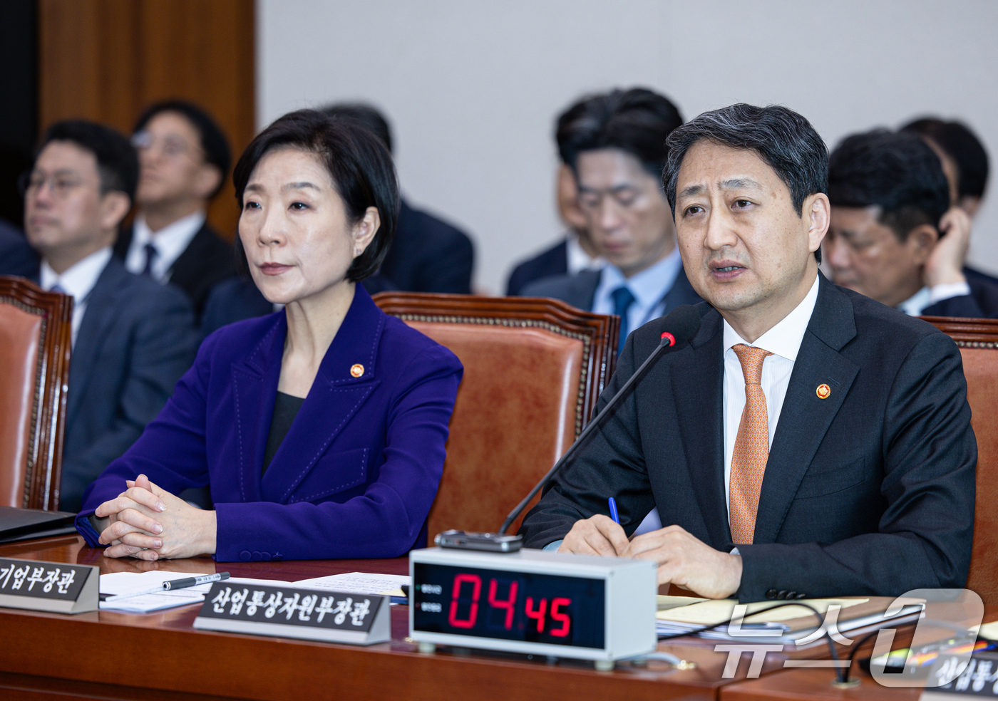 (서울=뉴스1) 이재명 기자 = 안덕근 산업통상자원부 장관이 29일 오전 서울 여의도 제424회 국회(임시회) 산업통상자원중소벤처기업위원회 제3차 전체회의에서 한미 2+2 협상 관 …