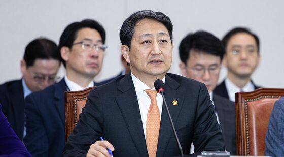 관세 협상 관련 보고하는 안덕근 장관