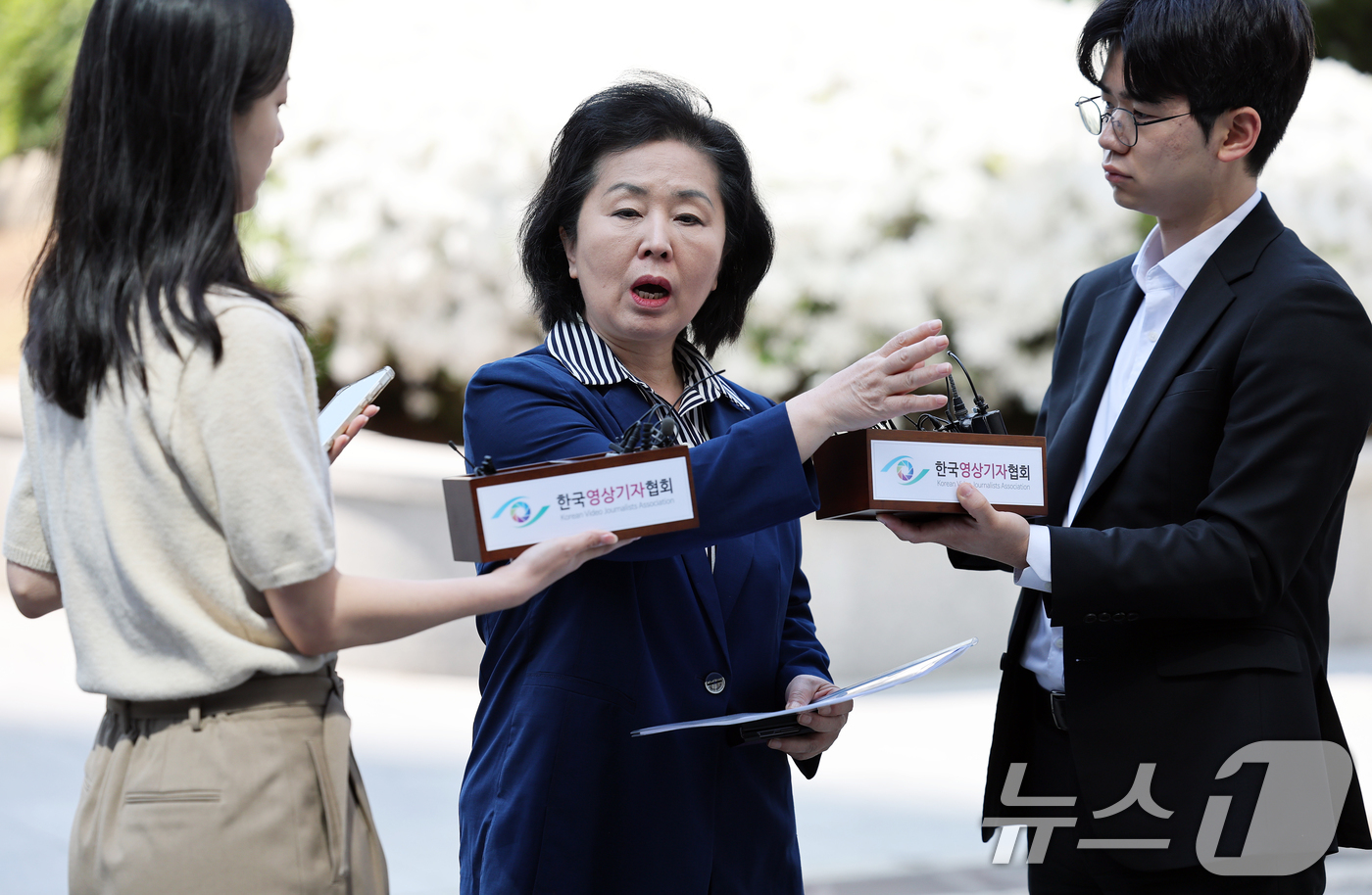 (서울=뉴스1) 오대일 기자 = 김영선 전 의원이 29일 오전 윤석열 전 대통령 부부 공천 개입 의혹과 관련한 참고인 조사를 받기 위해 서울 서초구 서울고검 청사로 출석하며 취재진 …