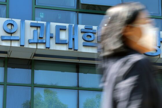 의대생 수업 복귀 찬성 87.9%…본과 4학년 가장 많아