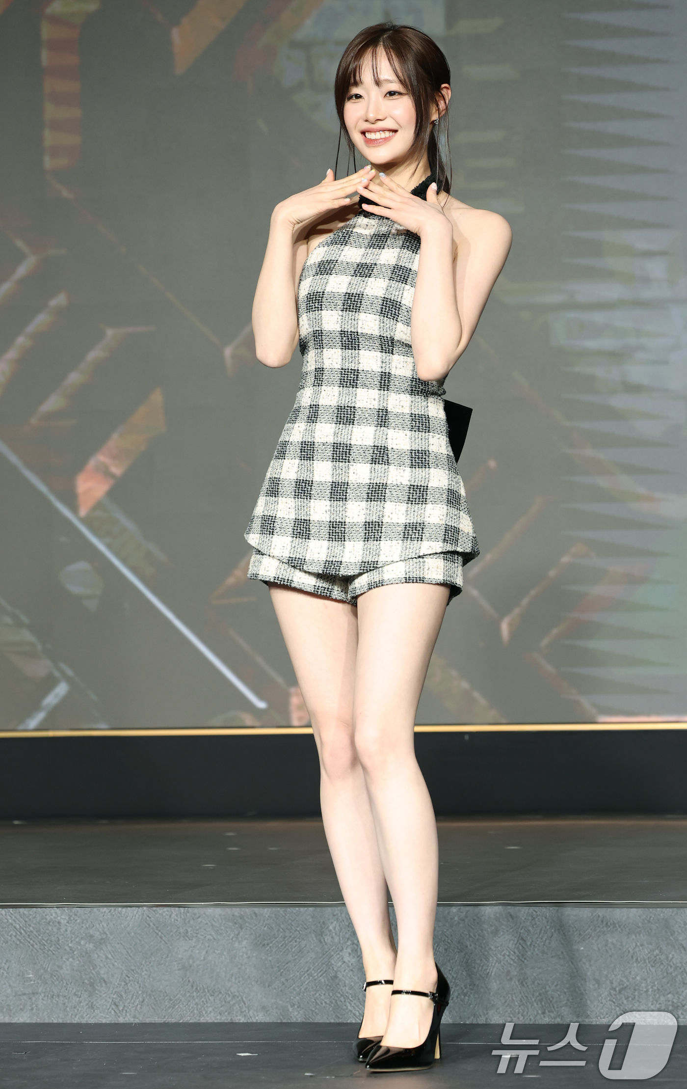 (서울=뉴스1) 권현진 기자 = 가수 츄가 29일 서울 마포구 호텔 나루 서울 엠갤러리에서 열린 넷플릭스 ‘데블스 플랜: 데스룸’ 제작발표회에 참석해 포즈를 취하고 있다.‘데블스 …