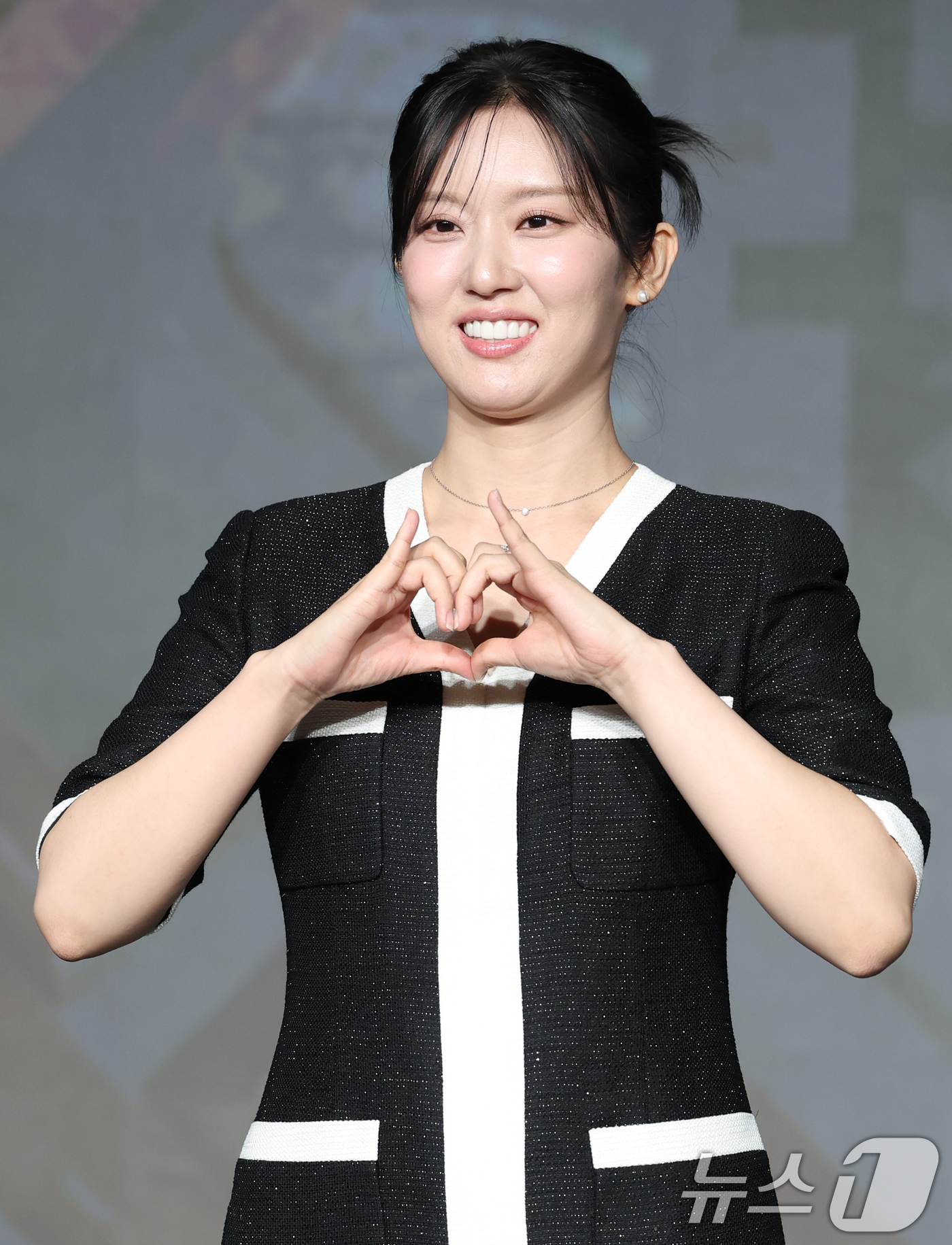 (서울=뉴스1) 권현진 기자 = 기업 인수합병(M&A) 전문 변호사 손은유가 29일 서울 마포구 호텔 나루 서울 엠갤러리에서 열린 넷플릭스 ‘데블스 플랜: 데스룸’ 제작발표회에 참 …