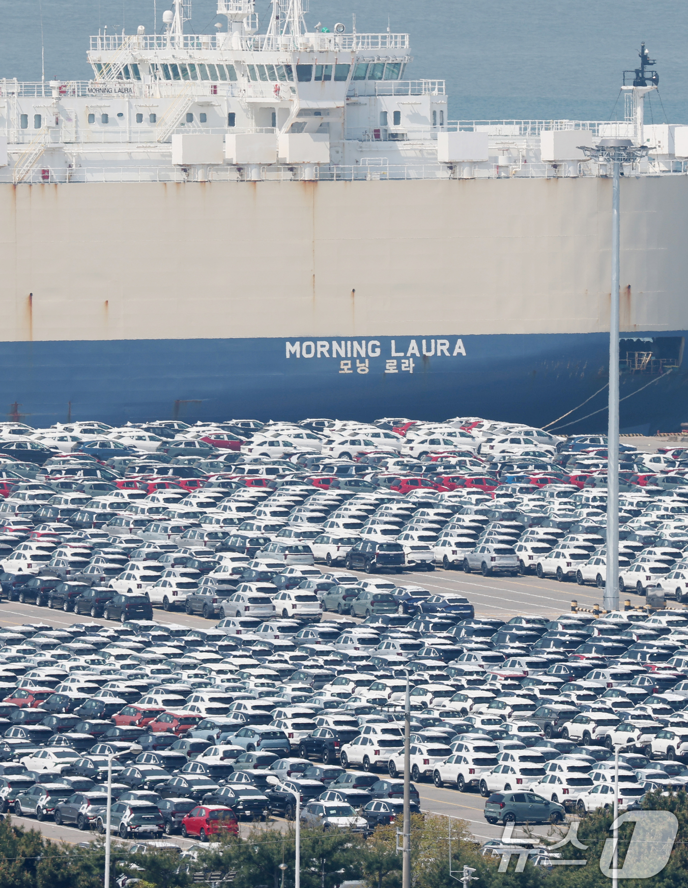 (평택=뉴스1) 김영운 기자 = 미국  백악관 관계자가 28일(현지시간) 로이터 통신에 미국에서 제조되는 자동차에 사용되는 외국산 부품에 부과되는 일부 관세도 완화될 것이라고 전했 …