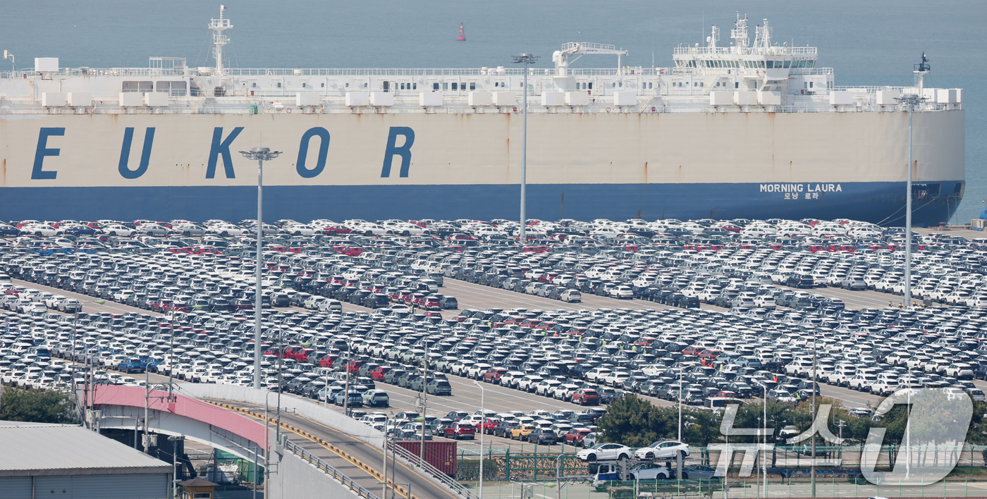 (평택=뉴스1) 김영운 기자 = 미국  백악관 관계자가 28일(현지시간) 로이터 통신에 미국에서 제조되는 자동차에 사용되는 외국산 부품에 부과되는 일부 관세도 완화될 것이라고 전했 …