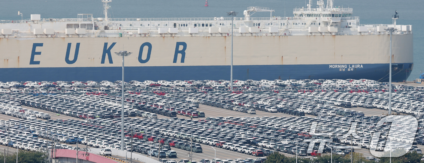 (평택=뉴스1) 김영운 기자 = 미국  백악관 관계자가 28일(현지시간) 로이터 통신에 미국에서 제조되는 자동차에 사용되는 외국산 부품에 부과되는 일부 관세도 완화될 것이라고 전했 …