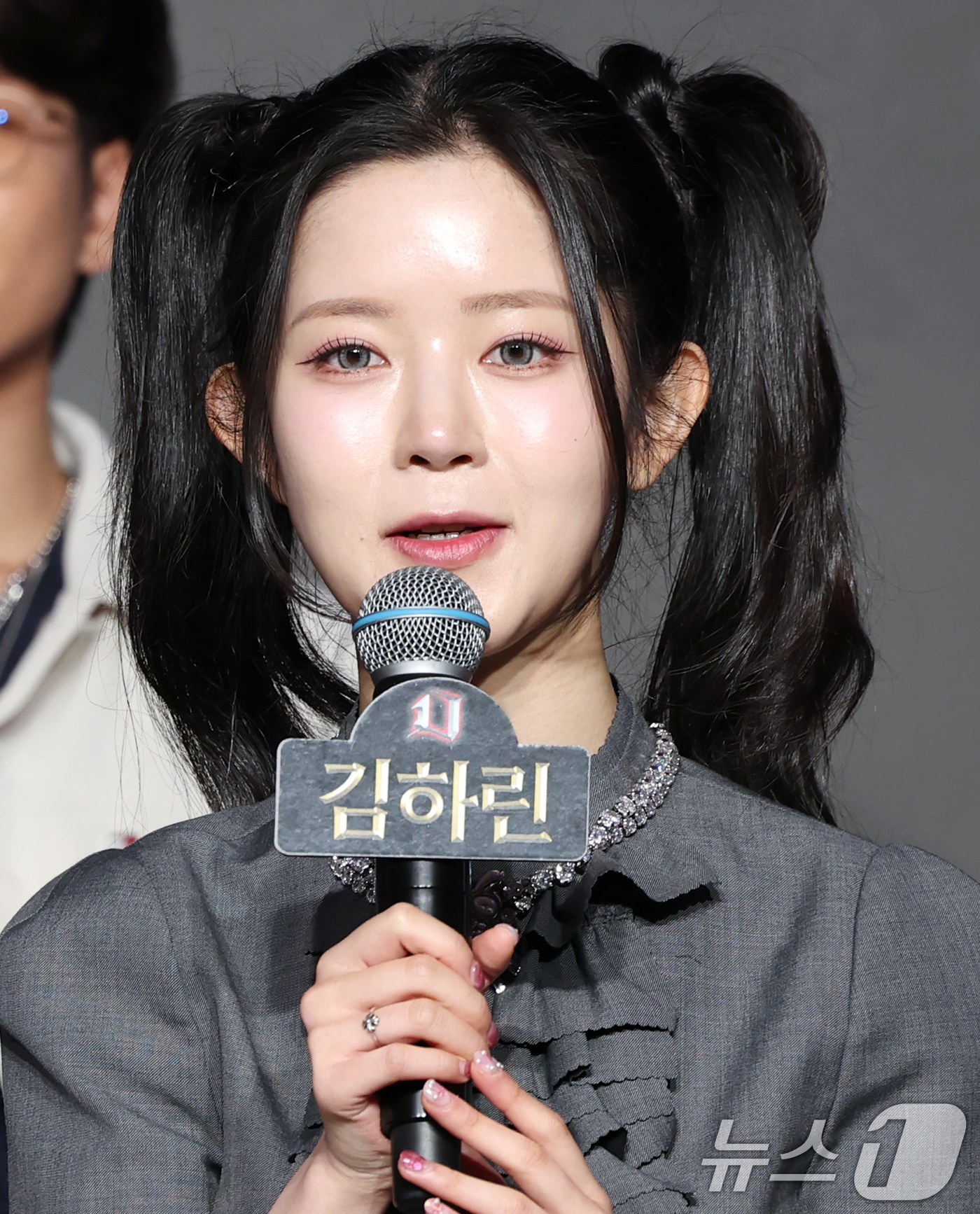 (서울=뉴스1) 권현진 기자 = 김하린이 29일 서울 마포구 호텔 나루 서울 엠갤러리에서 열린 넷플릭스 ‘데블스 플랜: 데스룸’ 제작발표회에 참석해 인사말을 하고 있다.‘데블스 플 …