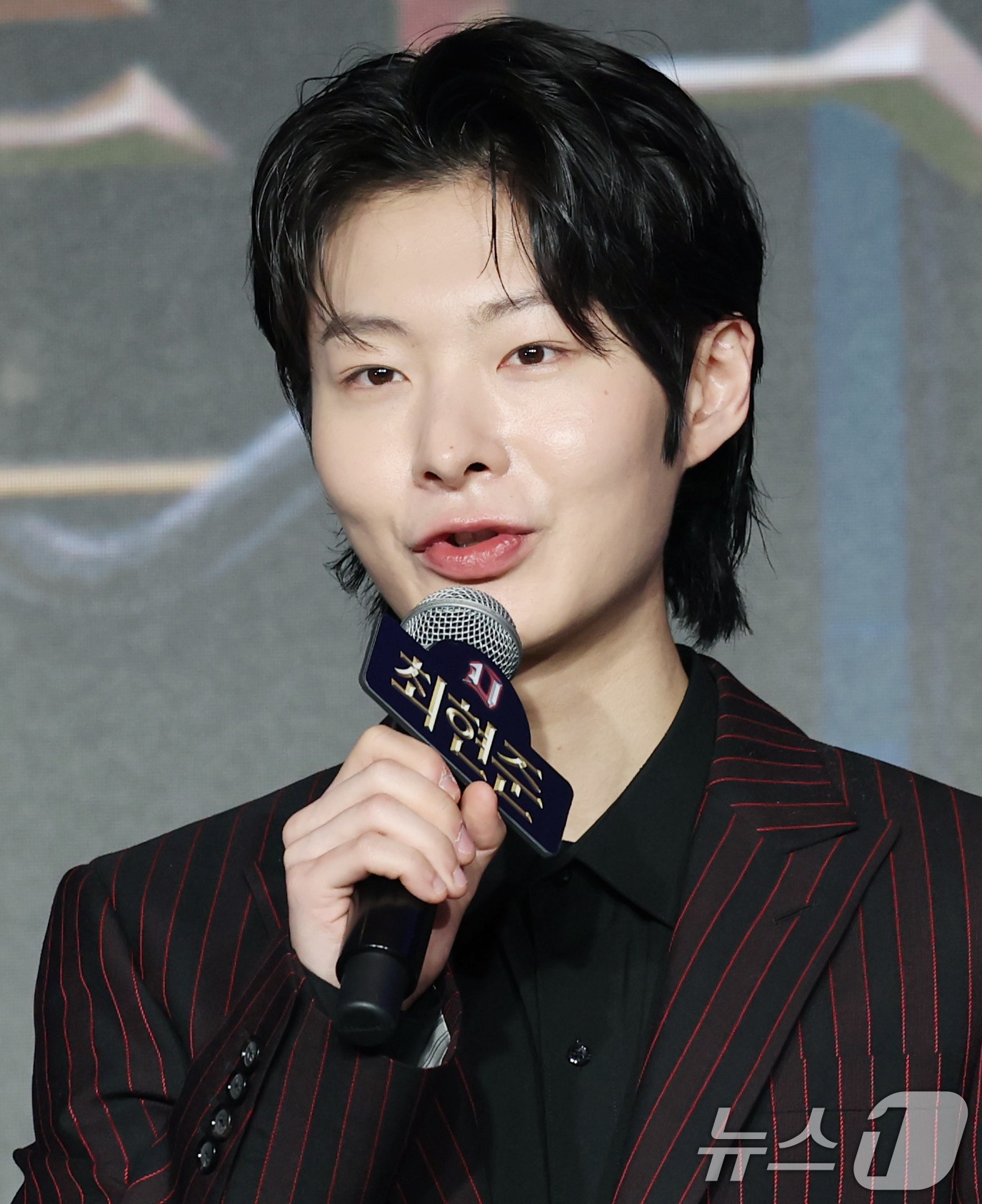 (서울=뉴스1) 권현진 기자 = 모델 최현준이 29일 서울 마포구 호텔 나루 서울 엠갤러리에서 열린 넷플릭스 ‘데블스 플랜: 데스룸’ 제작발표회에 참석해 인사말을 하고 있다.‘데블 …