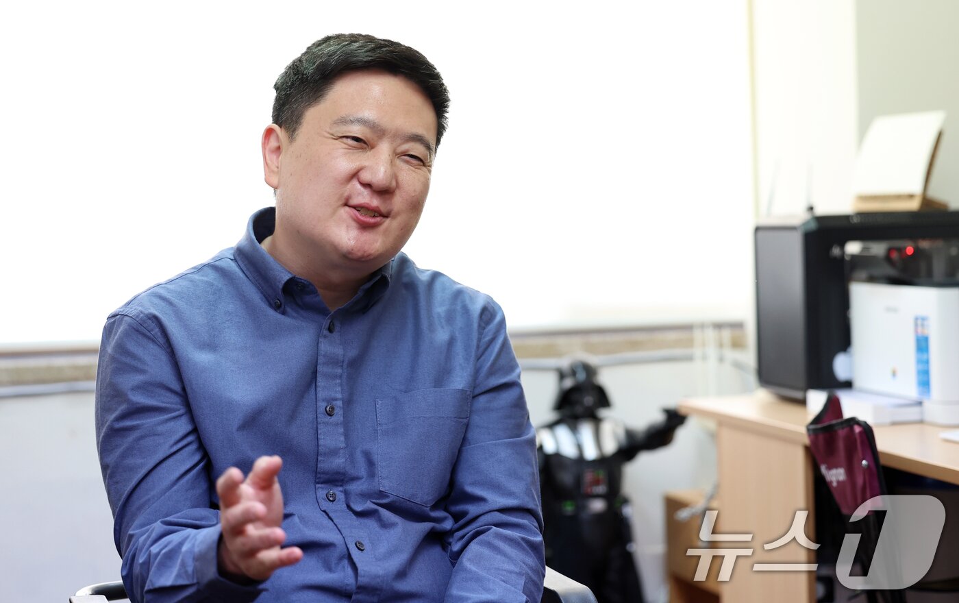 본문 이미지 - 김태봉 아주대학교 경제학과 교수가 29일 경기도 수원시 아주대학교에서 뉴스1과 인터뷰를 하고 있다. 2025.4.29/뉴스1 ⓒ News1 김명섭 기자