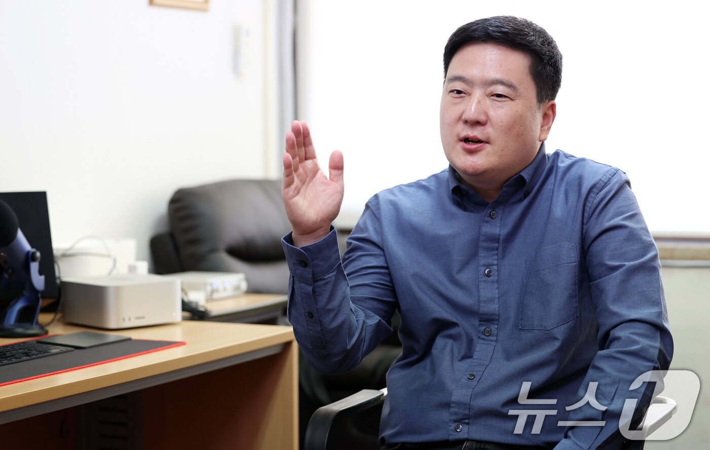 본문 이미지 - 김태봉 아주대학교 경제학과 교수는 블록체인과 암호화폐에 대해 "단순하게 도박, 투기 자산이라는 관점에서 규제 중심의 정책을 펴서는 안 된다"고 말했다. 2025.4.29/뉴스1 ⓒ News1 김명섭 기자