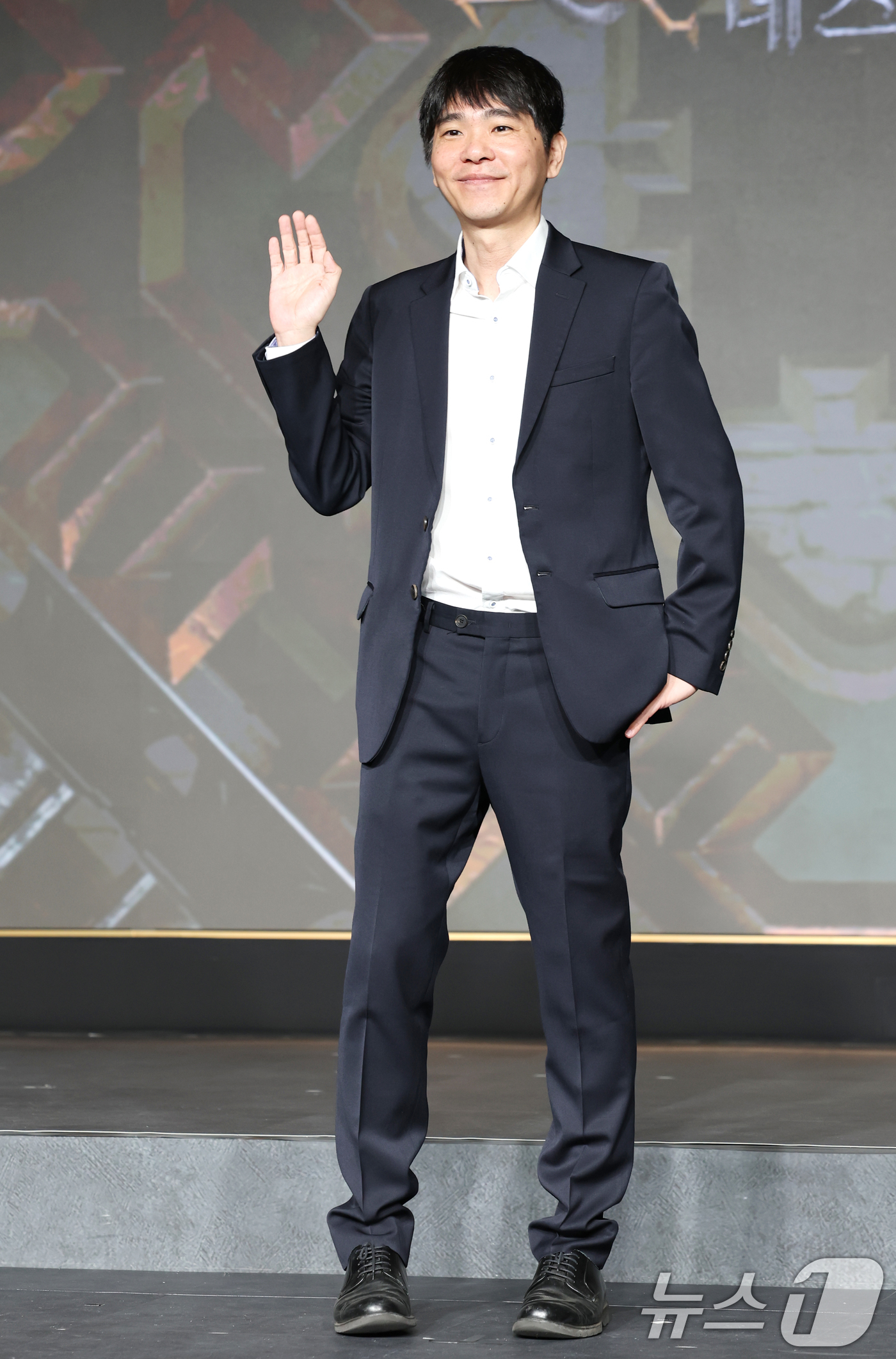 (서울=뉴스1) 권현진 기자 = 전 바둑기사 이세돌이 29일 서울 마포구 호텔 나루 서울 엠갤러리에서 열린 넷플릭스 ‘데블스 플랜: 데스룸’ 제작발표회에 참석해 포즈를 취하고 있다 …