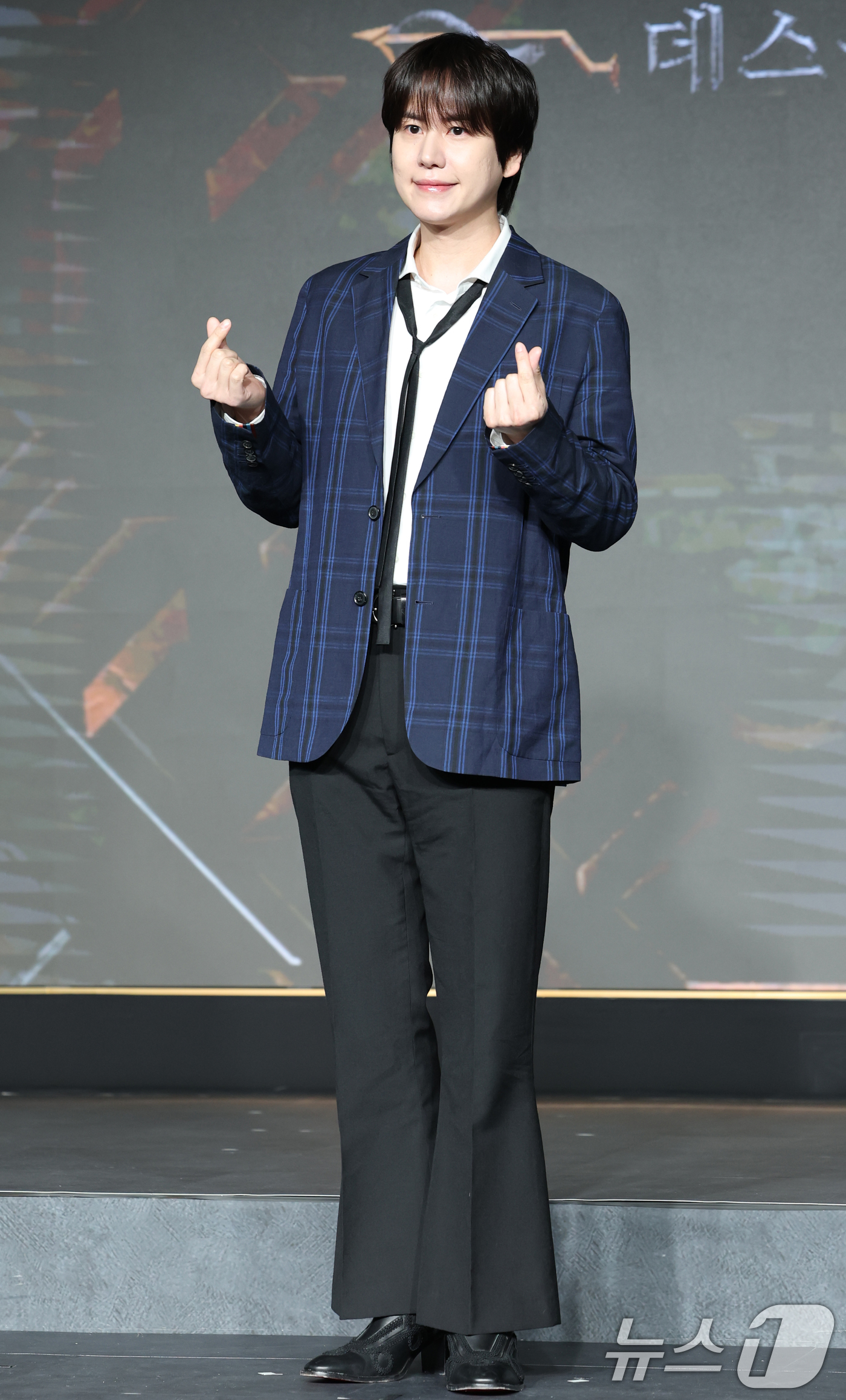 (서울=뉴스1) 권현진 기자 = 슈퍼주니어 규현이 29일 서울 마포구 호텔 나루 서울 엠갤러리에서 열린 넷플릭스 ‘데블스 플랜: 데스룸’ 제작발표회에 참석해 포즈를 취하고 있다.‘ …