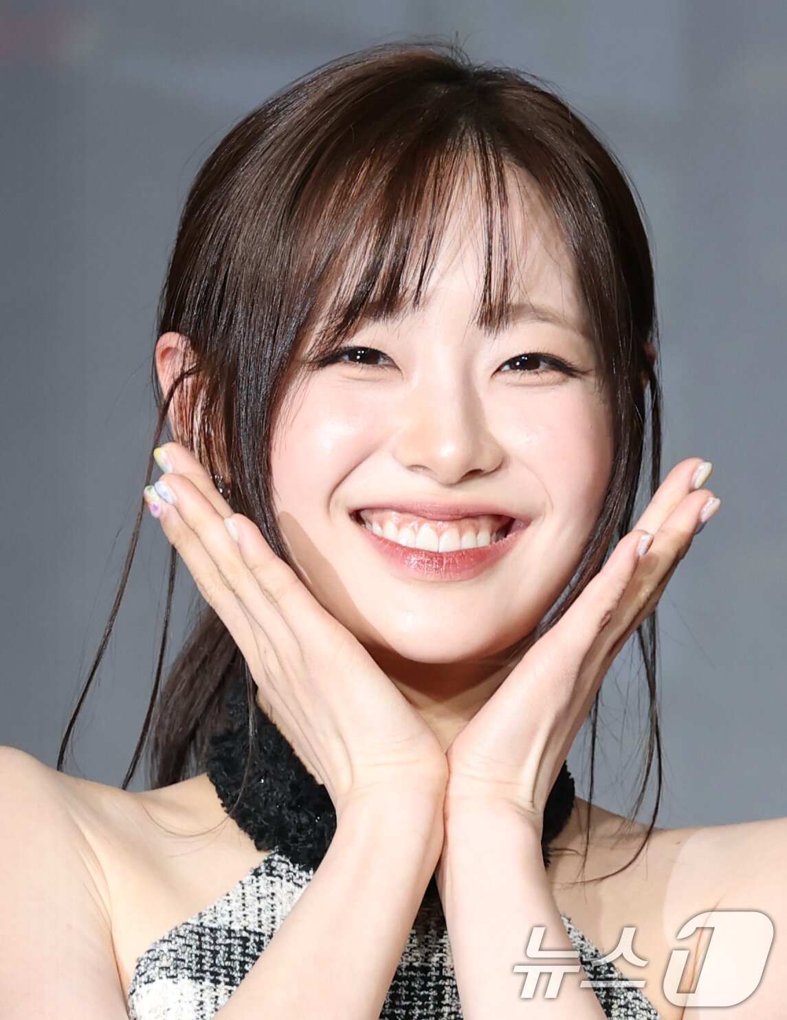 본문 이미지 - 가수 츄가 29일 서울 마포구 호텔 나루 서울 엠갤러리에서 열린 넷플릭스 ‘데블스 플랜: 데스룸’ 제작발표회에 참석해 포즈를 취하고 있다. ‘데블스 플랜’은 다양한 직업군의 플레이어가 7일간 합숙하며 최고의 브레인을 가리는 두뇌 서바이벌 게임 프로그램이다. 2025.4.29/뉴스1 ⓒ News1 권현진 기자