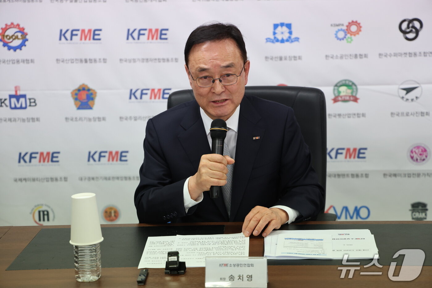 본문 이미지 - 송치영 소상공인연합회장이 제21대 대선 소상공인 정책과제를 발표하고 있다.&#40;소상공인연합회 제공&#41;