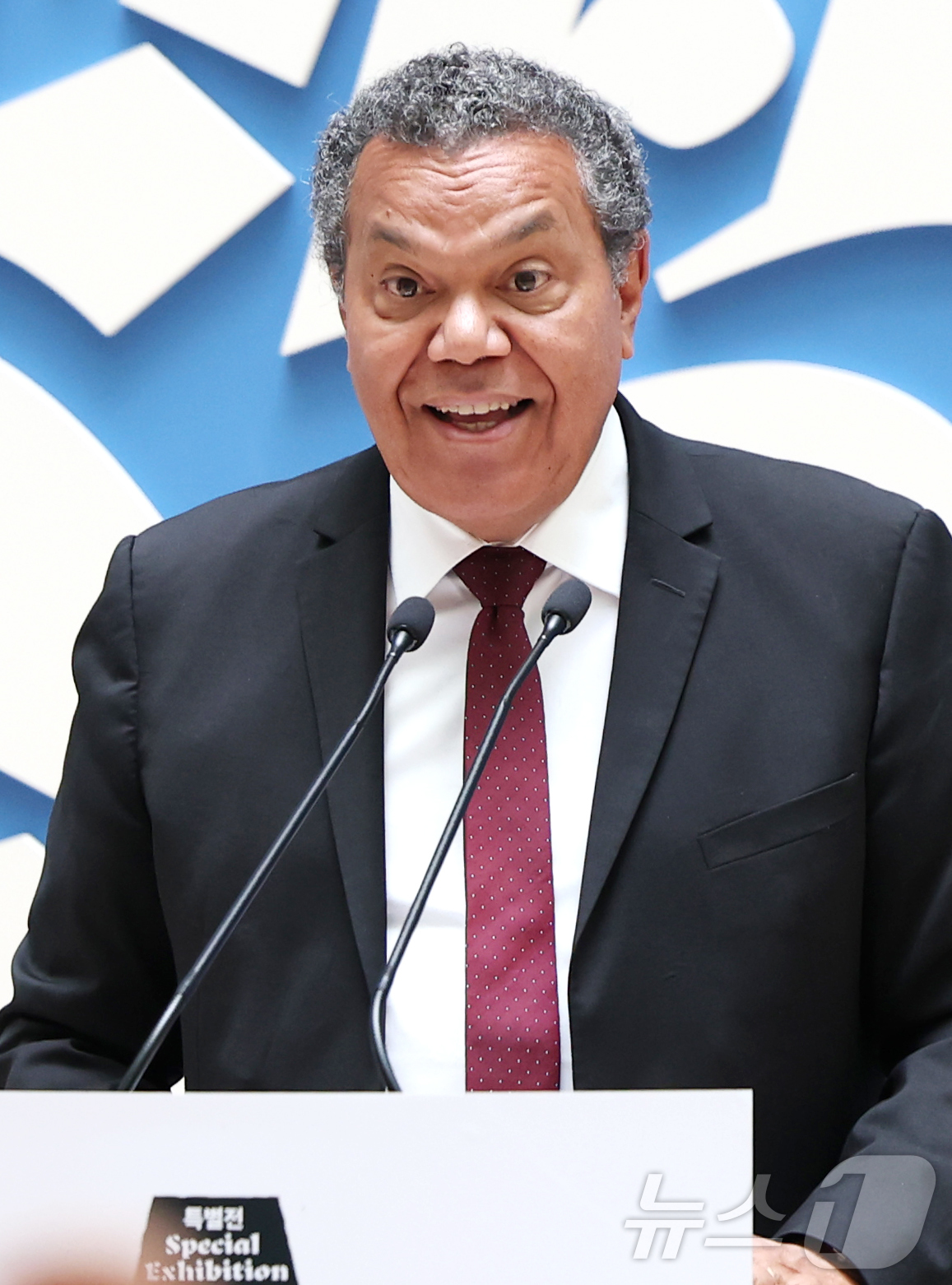 (서울=뉴스1) 권현진 기자 = 엠마뉘엘 카사에루 프랑스 케브랑리박물관장이 29일 오전 서울 용산구 국립중앙박물관에서 열린 ‘마나 모아나-신성한 바다의 예술, 오세아니아’ 특별전 …