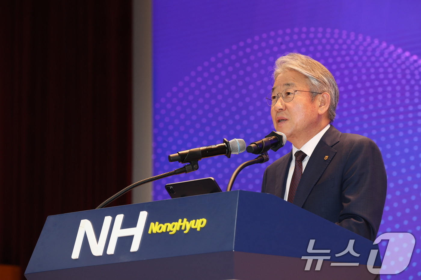 (서울=뉴스1) = 강호동 농협중앙회장이 29일 서울 중구 농협중앙회 본관에서 개최된 '2025년 NH-OIL 농협주유소 선도협의회 정기총회'에서 축사하고 있다. (농협 제공. 재 …