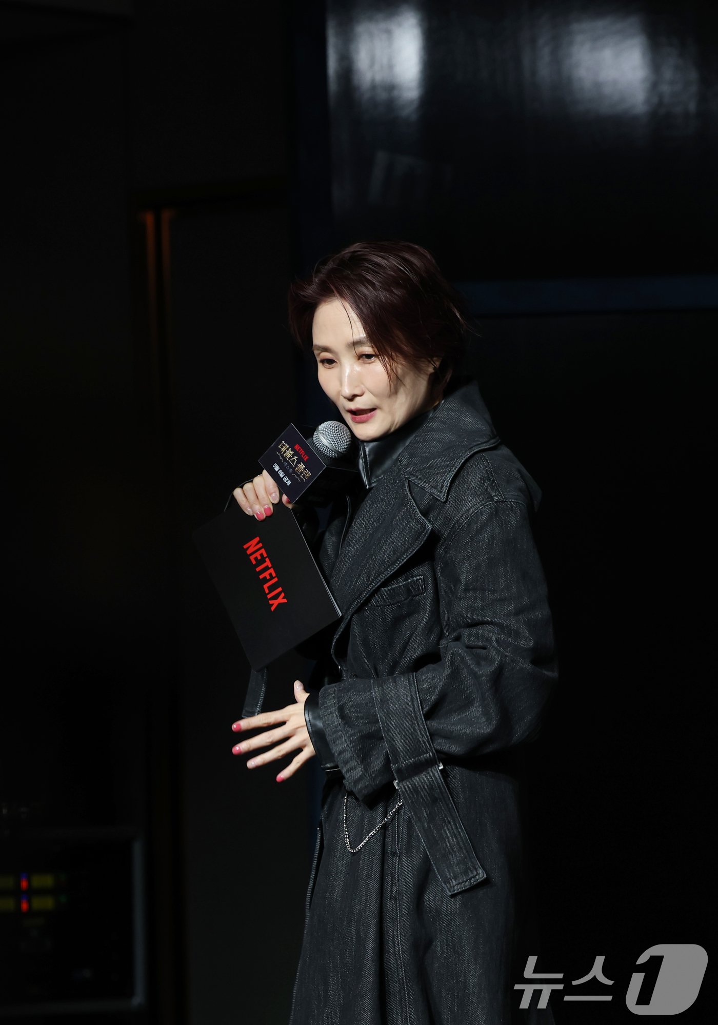 (서울=뉴스1) 권현진 기자 = 방송인 박경림이 29일 서울 마포구 호텔 나루 서울 엠갤러리에서 열린 넷플릭스 ‘데블스 플랜: 데스룸’ 제작발표회에 참석해 진행을 하고 있다.‘데블 …