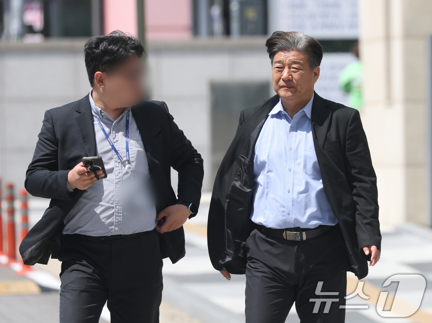 (수원=뉴스1) 김영운 기자 = '11억원 불법 대출' 의혹으로 1심에서 당선무효형을 선고받은 양문석 더불어민주당 의원(경기 안산시갑)이 29일 오후 경기 수원시 영통구 수원고등법 …