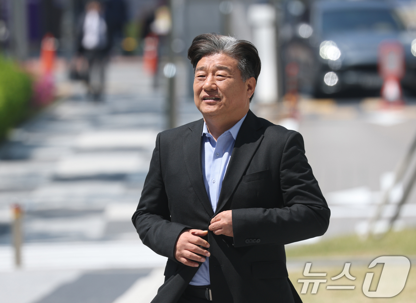 (수원=뉴스1) 김영운 기자 = '11억원 불법 대출' 의혹으로 1심에서 당선무효형을 선고받은 양문석 더불어민주당 의원(경기 안산시갑)이 29일 오후 경기 수원시 영통구 수원고등법 …