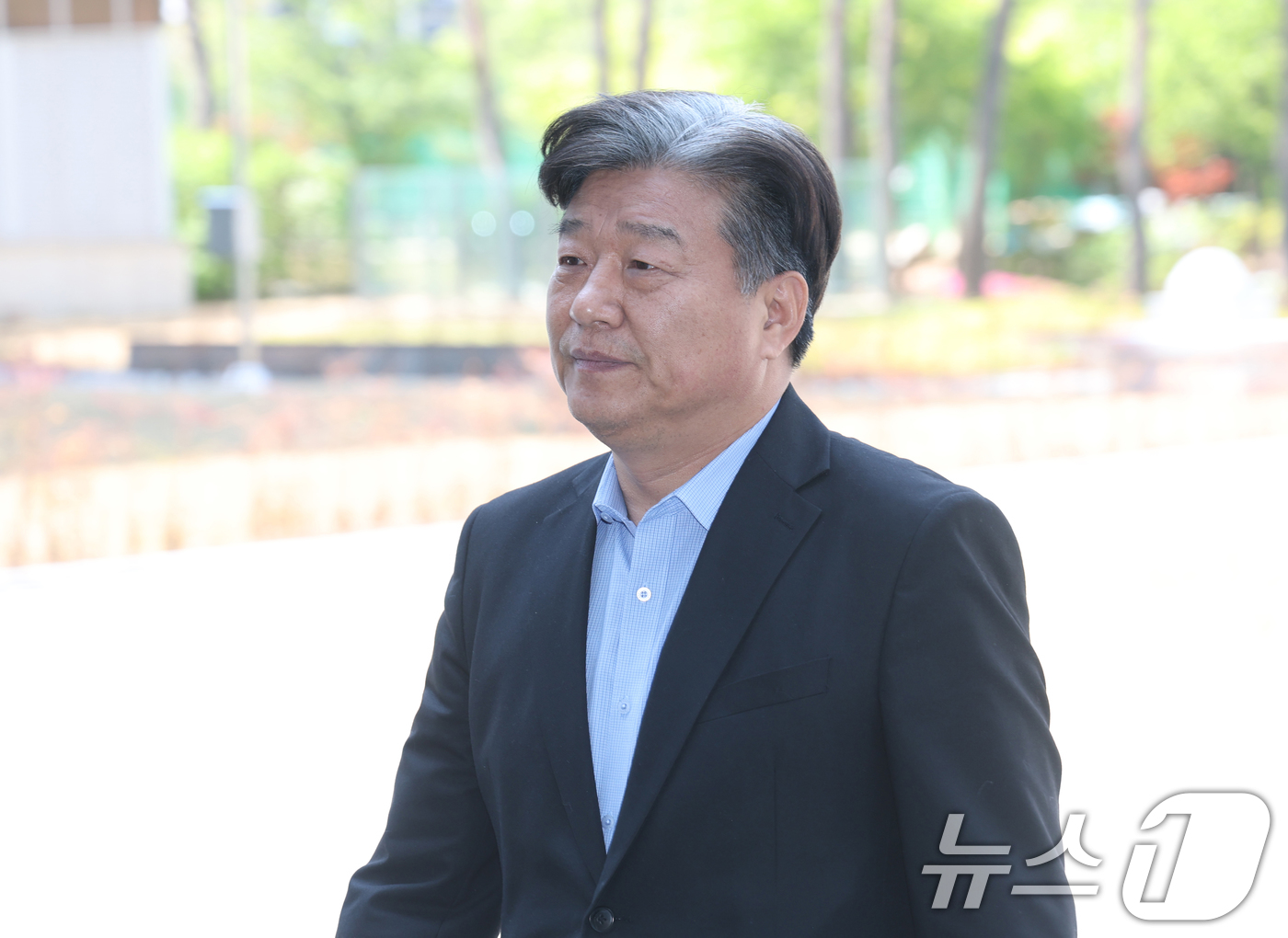 (수원=뉴스1) 김영운 기자 = '11억원 불법 대출' 의혹으로 1심에서 당선무효형을 선고받은 양문석 더불어민주당 의원(경기 안산시갑)이 29일 오후 경기 수원시 영통구 수원고등법 …