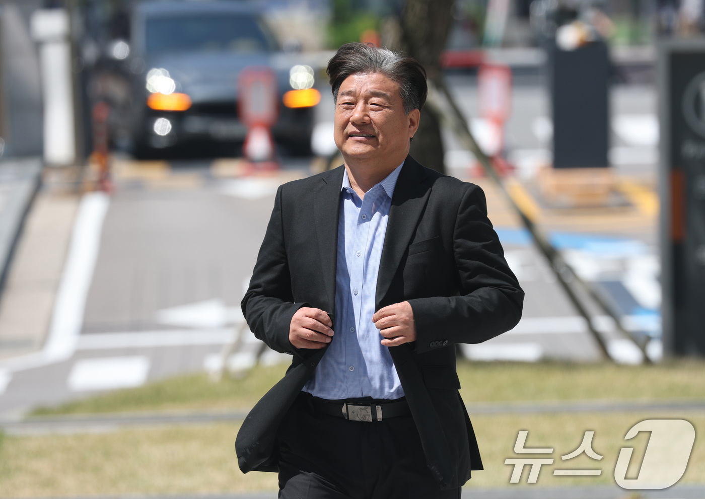 (수원=뉴스1) 김영운 기자 = '11억원 불법 대출' 의혹으로 1심에서 당선무효형을 선고받은 양문석 더불어민주당 의원(경기 안산시갑)이 29일 오후 경기 수원시 영통구 수원고등법 …