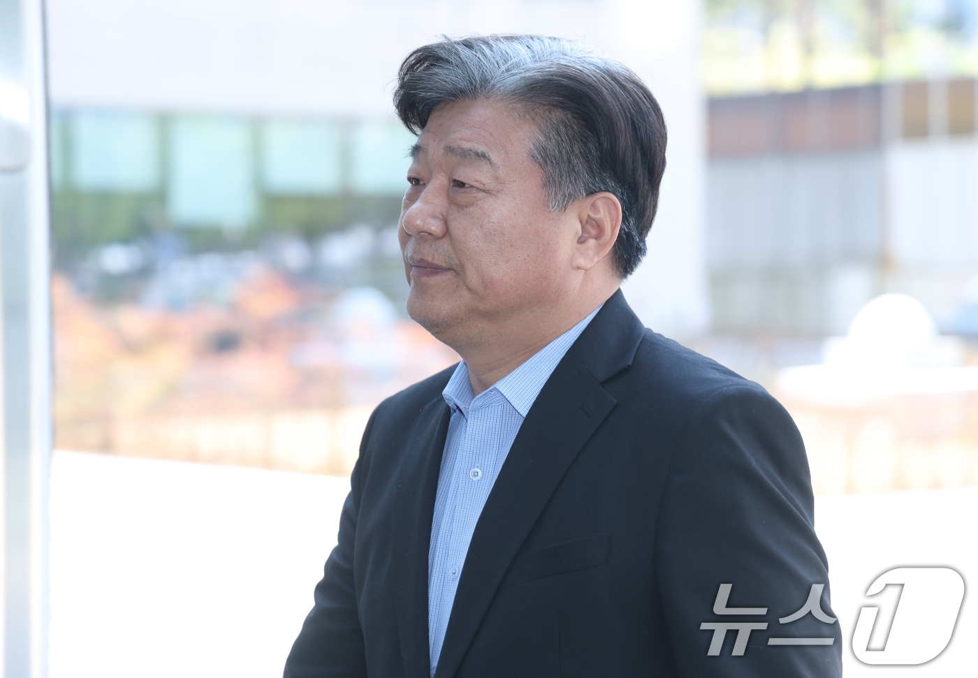 (수원=뉴스1) 김영운 기자 = '11억원 불법 대출' 의혹으로 1심에서 당선무효형을 선고받은 양문석 더불어민주당 의원(경기 안산시갑)이 29일 오후 경기 수원시 영통구 수원고등법 …