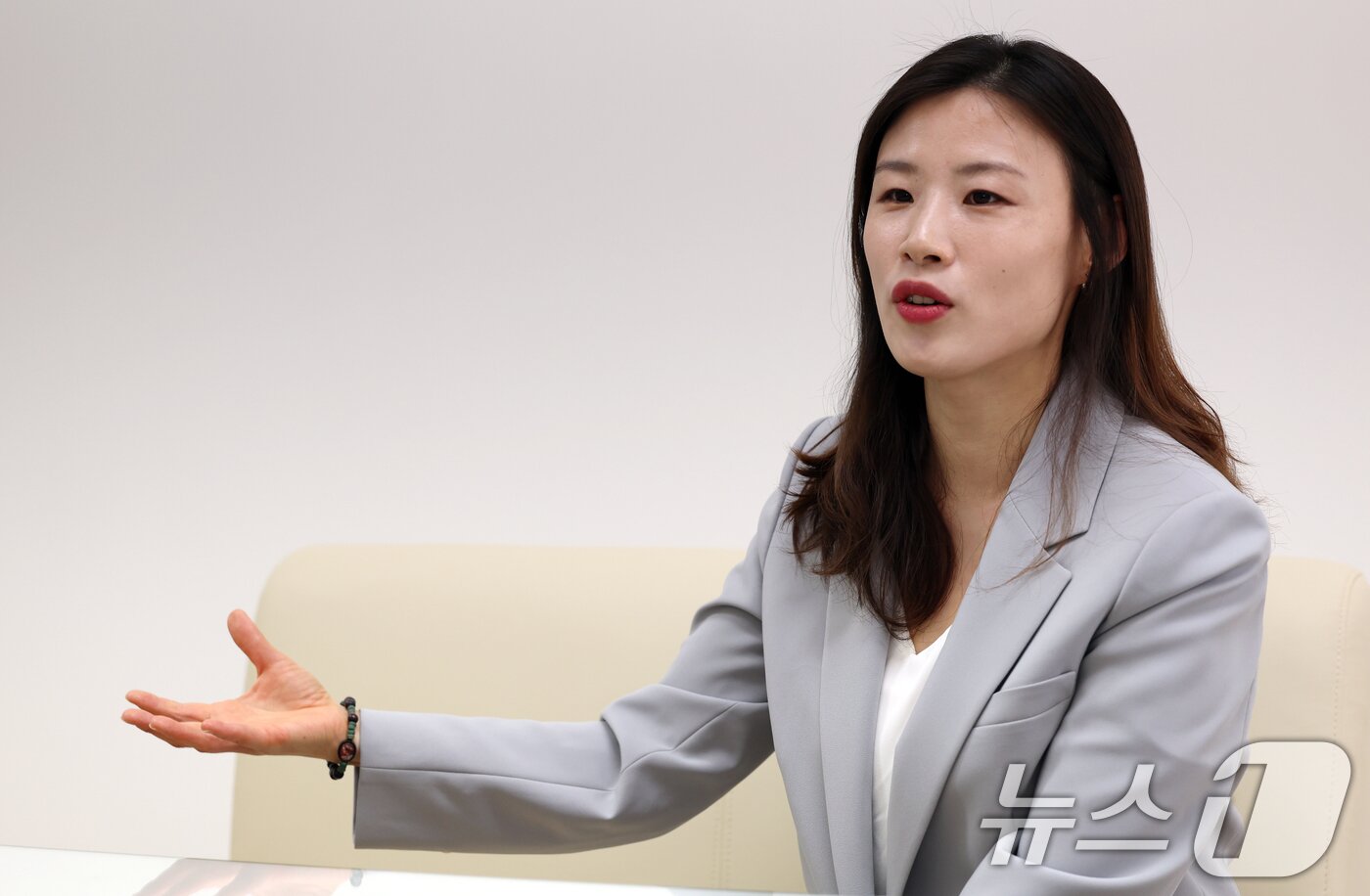 본문 이미지 - 천소라 인하대학교 경제학과 교수는 "일각에서는 관세가 우리나라 GDP 성장률에 0.1~0.2% 정도 영향을 미칠 것으로 보는데, 저는 훨씬 크게 영향을 받을 수 있다고 본다"고 분석했다. 2025.4.29/뉴스1 ⓒ News1 김명섭 기자