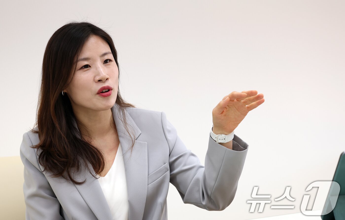 본문 이미지 - 천소라 인하대학교 경제학과 교수는 29일 "정부는 국민연금이 '더 내고 더 받는' 구조로 간다고 하는데 누가 더 내고, 누가 더 받는지 따져봐야 한다"고 강조했다. 2025.4.29/뉴스1 ⓒ News1 김명섭 기자