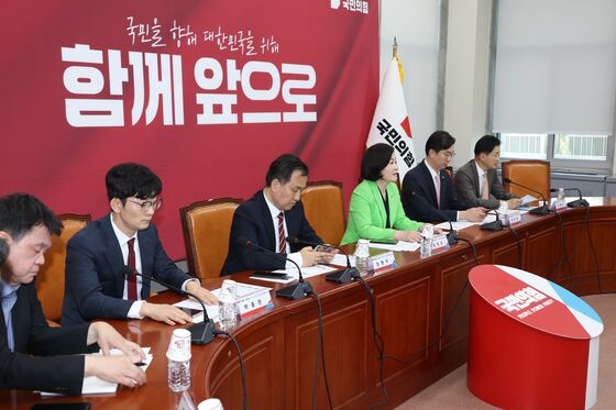 국힘 SKT사태TF "유심서비스 가입 무관 100% 책임져야"